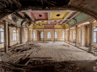 urbex-germany-abandoned-ballroom