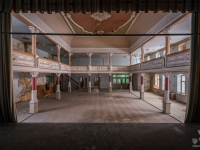 urbex-germany-abandoned-ballroom