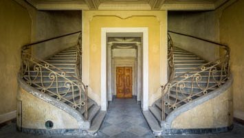 abandoned palace Italy