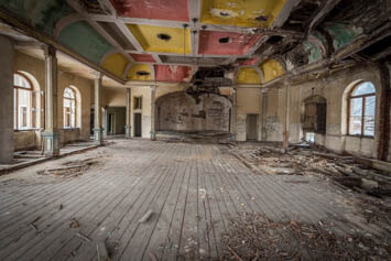 Lego - urbex.net.pl - abandoned ballroom in Germany