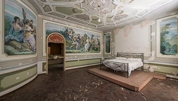 abandoned villa Italy
